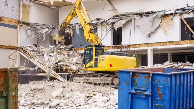 recoleccion-de-restos-de-construccion